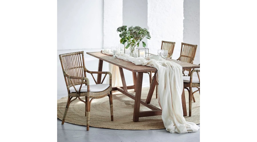 1012A_9444D_Piano_Lucas_cushion_Koldinghus_4850_a5da292d-c801-4228-b41d-03fe0bbef3e6_5000x