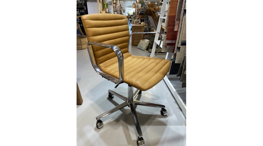 MAGNUS OLESEN - Butterfly stol 01