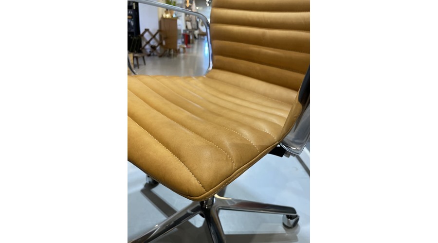 MAGNUS OLESEN - Butterfly stol 02