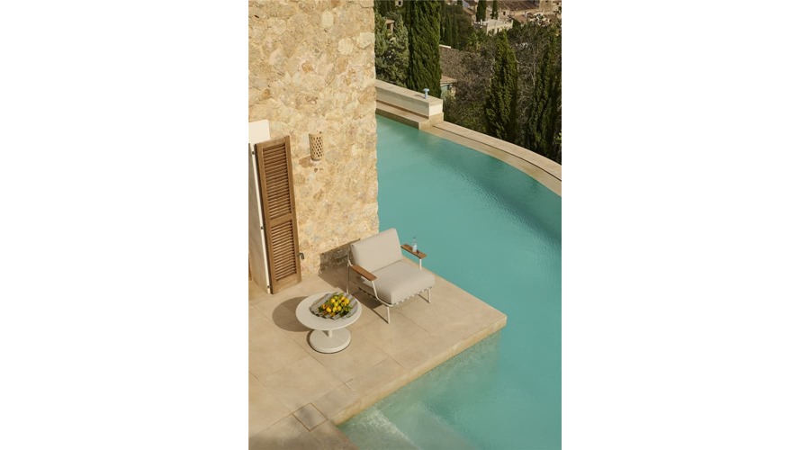 Settle-1-Seater-Laze1-Grey-Linear-Steel-Coffee-Table-Grey-Hi-Res-2 (1)