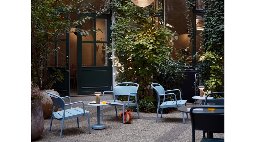 linear-steel-lounge-armchair-coffee-table-42-h47-pale-blue-ease-taupe-muuto-org_7