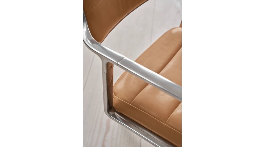 vipp-453-swivel-camel-leather-detail-01